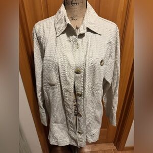 Columbia women’s lightweight jacket with large buttons